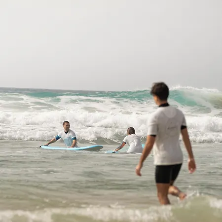 Kyuka Surfclub ホステル ラハレス